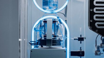 Hoe batterijen en elektrolysers het Nederlandse stroomnet slimmer maken: ACM onderzoekt nieuwe oplossingen
