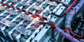 Waterstof-ijzer flowbatterij: slimme opslag voor uren, niet minuten